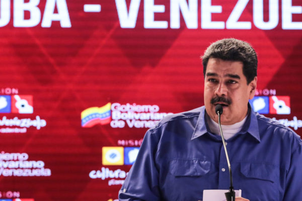 Maduro exige a la banca afiliarse al sistema patria