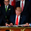 Trump firma polémico decreto que intenta cortar las alas a las redes sociales