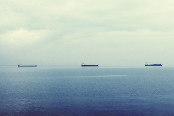 Guardianes iraníes se apoderan de barco petrolero extranjero en estrecho de Ormuz