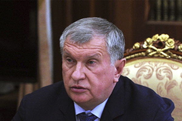 Jefe de Rosneft reclama a Maduro envíos de crudo