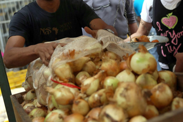 Producción de alimentos cubre 20% del consumo y 90% corre por cuenta del sector privado