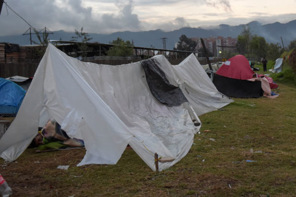 Campamento de venezolanos en Bogotá en incertidumbre por traslado