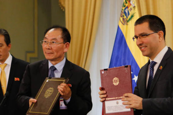 Venezuela y Norcorea acuerdan estrechar lazos políticos