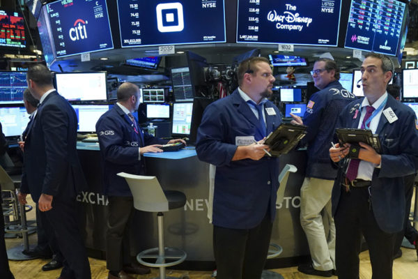 Wall Street abre con fuertes ganancias tras caída del desempleo en EE.UU