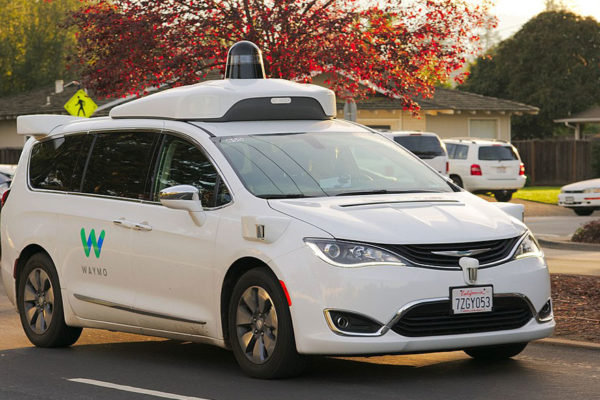 Google lanzará servicio de vehículos sin conductor en 2 meses
