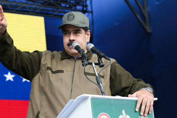 Vargas Llosa pide redoblar presión internacional contra Maduro