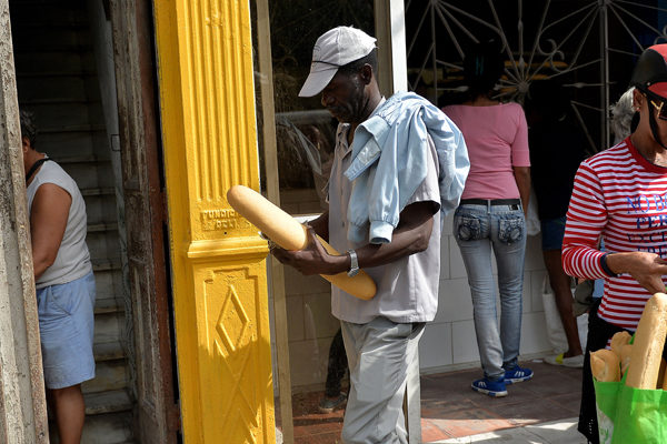 Sanciones de EEUU sobre remesas amenazan la subsistencia de miles de cubanos