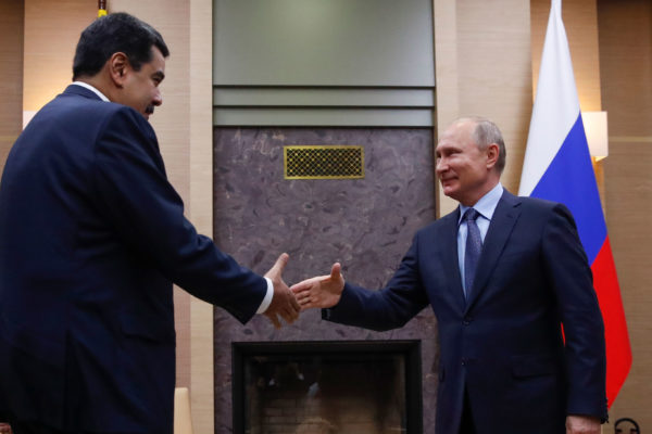 Maduro en Rusia en busca de ayuda financiera