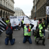 Baja la participación en protestas en Francia, tensión en las fronteras