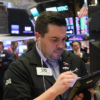 Wall Street abre con caídas y el Dow Jones baja un 0,10% lastrado por la banca