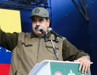 Vargas Llosa pide redoblar presión internacional contra Maduro