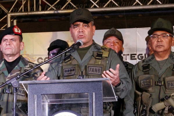 Padrino López acusa a la oposición de buscar derramamiento de sangre