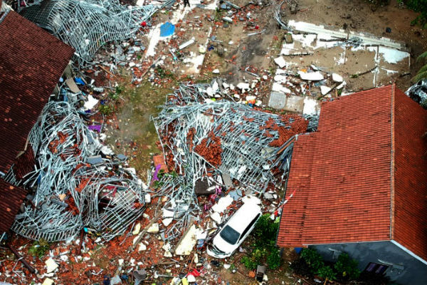 Más de 220 muertos por tsunami en Indonesia