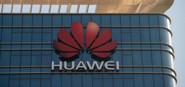 Huawei sanciona a dos empleados por haber tuiteado con un iPhone