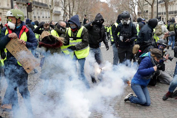 Chalecos amarillos reanudaron protestas en Francia