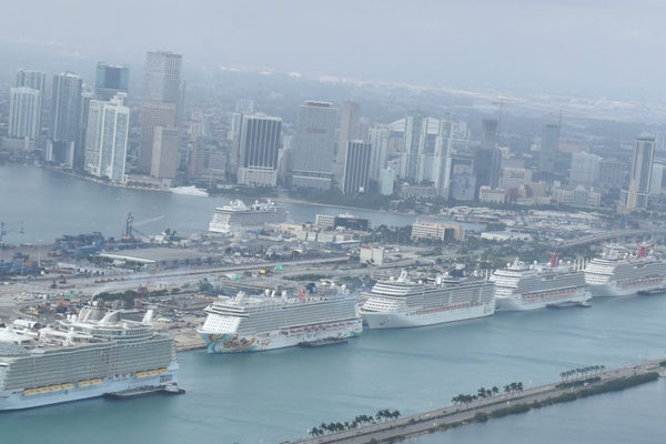 Puerto de Miami supera récord de 52.000 pasajeros de cruceros en un día