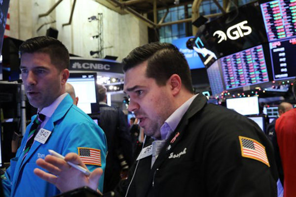 Wall Street vuelve a caer arrastrado por el petróleo y el Dow bajó un 2,67%