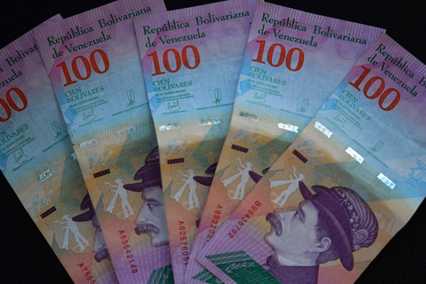 Bolívar venezolano halla un valor apetecible entre coleccionistas de monedas