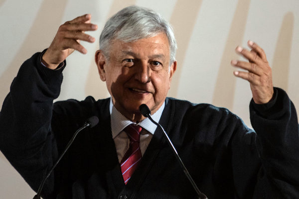 López Obrador busca elevar a rango constitucional pensiones en México
