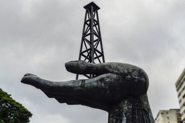 Plataformas petroleras de Venezuela están paralizadas ante dificultades para colocar crudo