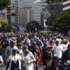 Decenas de miles de opositores se movilizan en Caracas