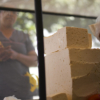 En el centro de Caracas bajan precio del queso para no perder mercancía