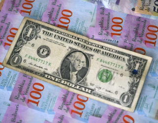 Dólar bancario vuelve a bajar pero su cotización sigue por encima del paralelo