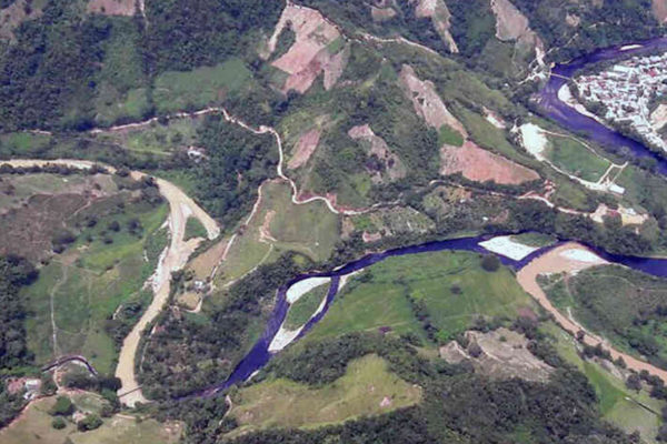 Atentan contra oleoducto colombiano en una zona fronteriza con Venezuela