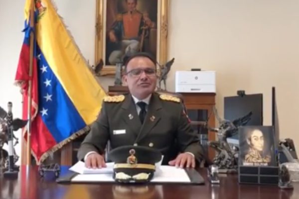 Agregado militar de Venezuela en Washington desconoce a Maduro