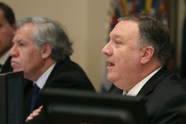 Pompeo pierde los estribos ante periodista que le preguntó sobre Ucrania