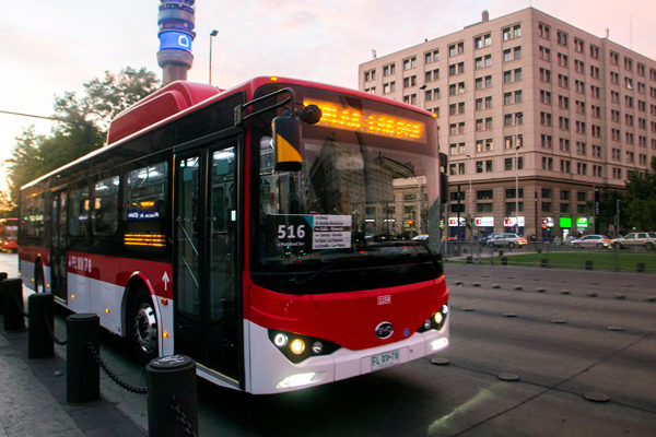 Autobuses eléctricos circulan por Santiago, el primer paso hacia la electromovilidad