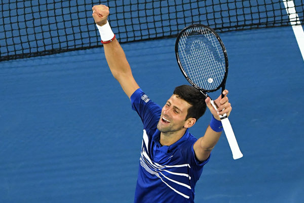 Djokovic arrasa a Pouille y se cita con Nadal en final del Open de Australia