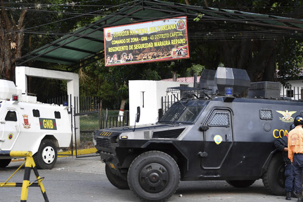 Detenidos 27 militares sublevados contra Maduro en Caracas