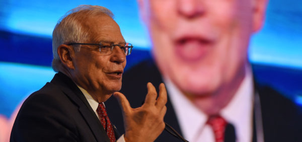 Borrell: España trabaja para evitar una intervención militar en Venezuela