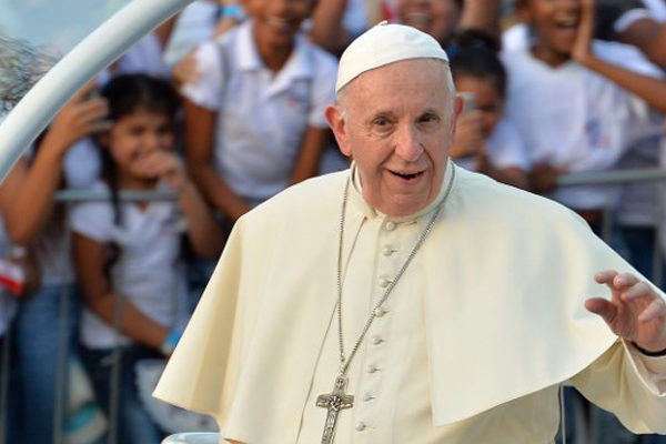 Papa Francisco pide más devoción y menos negocio en la Iglesia