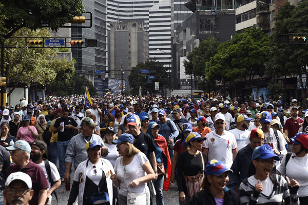 Guaidó alista marcha por ultimátum europeo y ayuda humanitaria