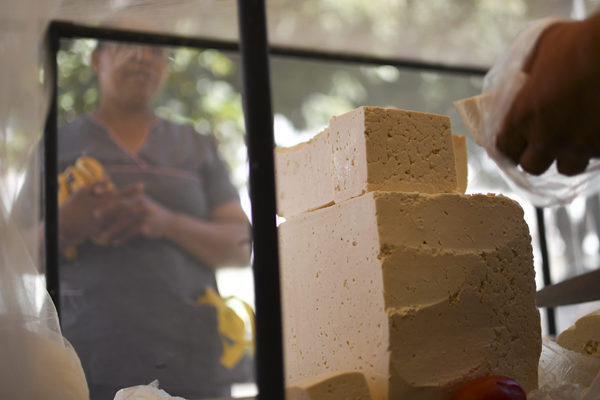 Comerciantes del centro de Caracas reportan caídas en las ventas de alimentos