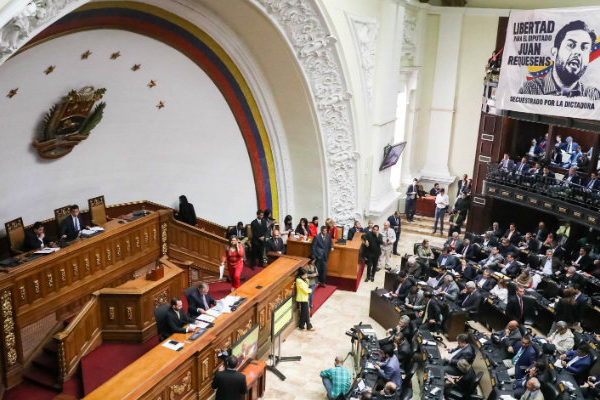 Asamblea Nacional autoriza ausencia de Guaidó por más de cinco días