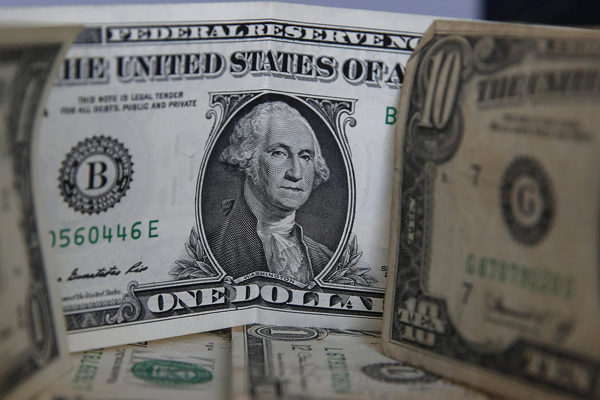 Dólar oficial cae 1,46% a Bs.72.941,83 y el paralelo sigue en alza