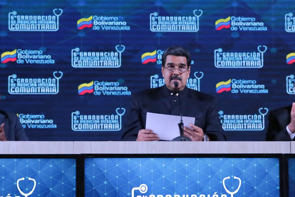 Maduro reta a Guaidó a convocar elecciones para «darle una revolcada»
