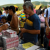 Chavismo reparte medicinas y alimentos en la frontera