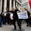 Protesta en Londres reclama al Banco de Inglaterra que entregue oro a Maduro