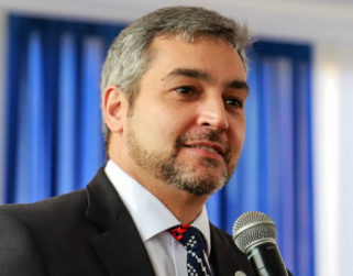 Presidente de Paraguay declara ante fiscales sobre polémico pacto con Brasil