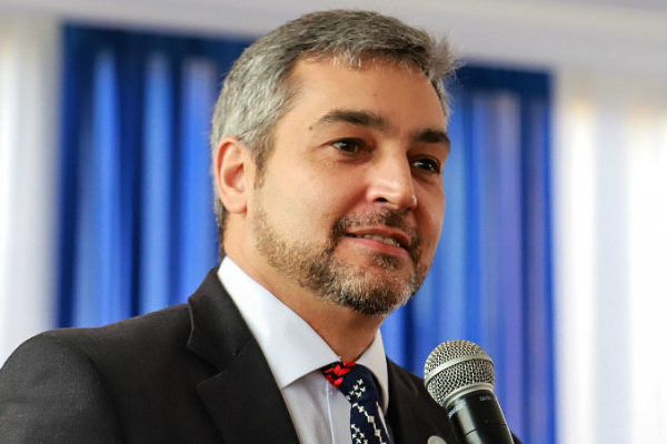 Presidente de Paraguay declara ante fiscales sobre polémico pacto con Brasil