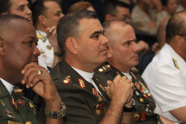 EEUU dispuesto a eximir de sanciones a militares que apoyen a Guaidó