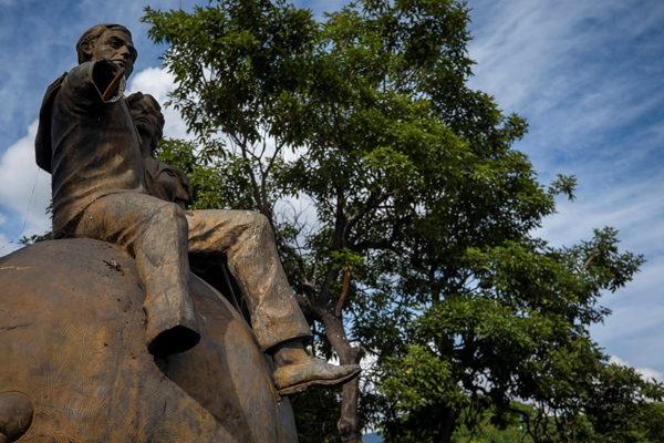 De Bolívar al metro, nada se libra del expolio en Venezuela