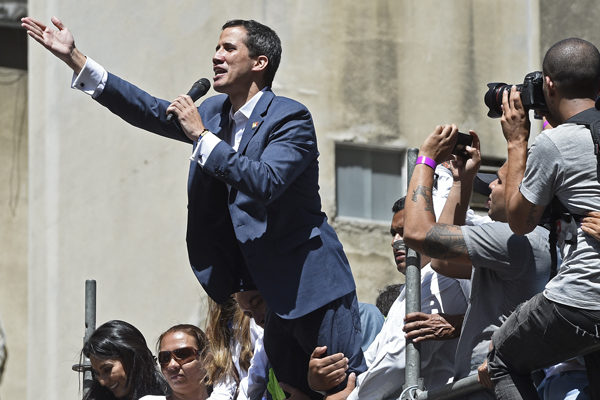 Guaidó parte en caravana a la frontera con Colombia por ayuda humanitaria