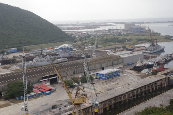 Gobierno venezolano suspende zarpes en todos los puertos