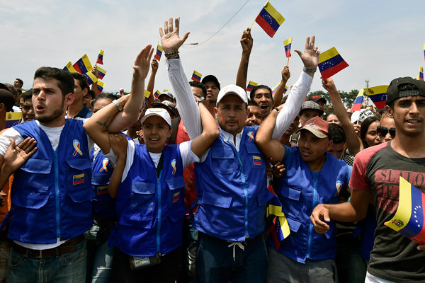 Voluntarios venezolanos quedan a la deriva en Colombia por el cierre de la frontera