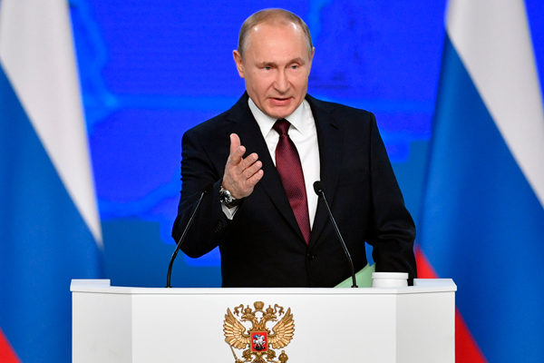 Putin firma ley que obliga a empresas de telecomunicaciones a abrir representación en el país